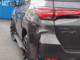 Toyota Hilux SW4