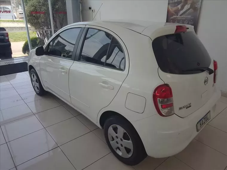 Nissan March Branco 12