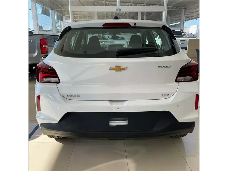 Chevrolet Onix Branco 10