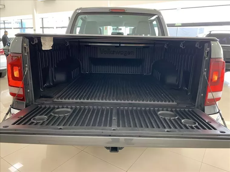 Volkswagen Amarok Cinza 14