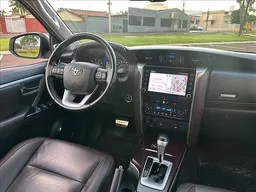 Toyota Hilux SW4