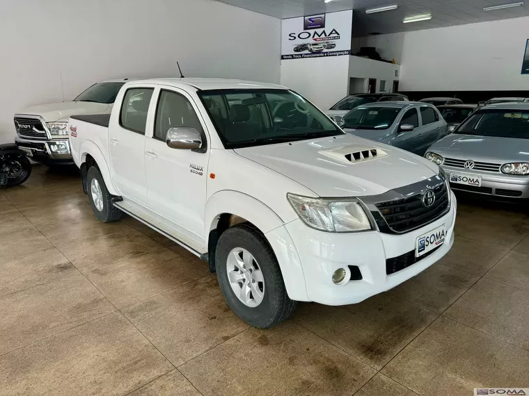 Toyota Hilux Branco 4