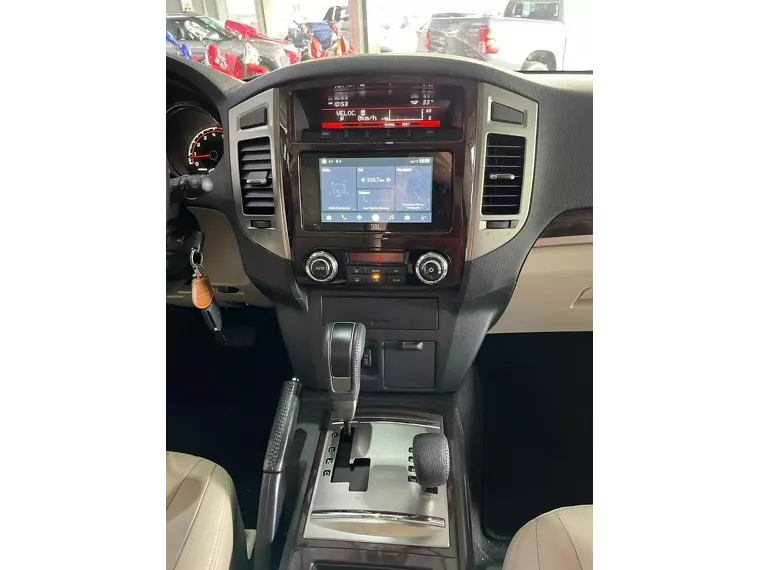 Mitsubishi Pajero Full Branco 10