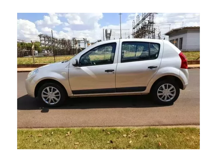 Renault Sandero Prata 9