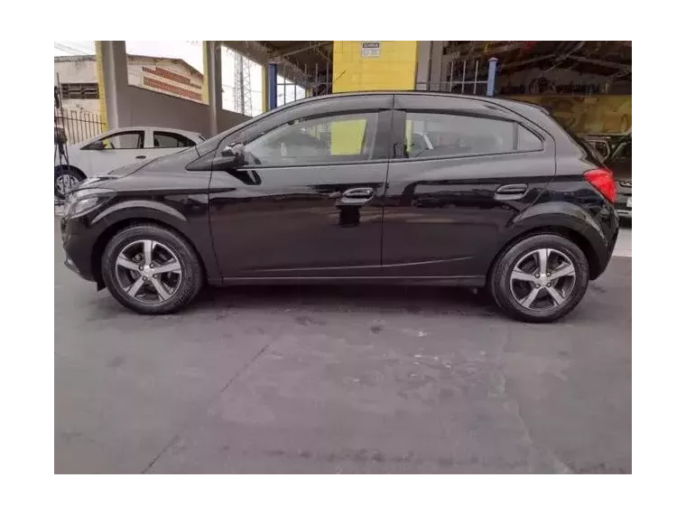 Chevrolet Onix Preto 5