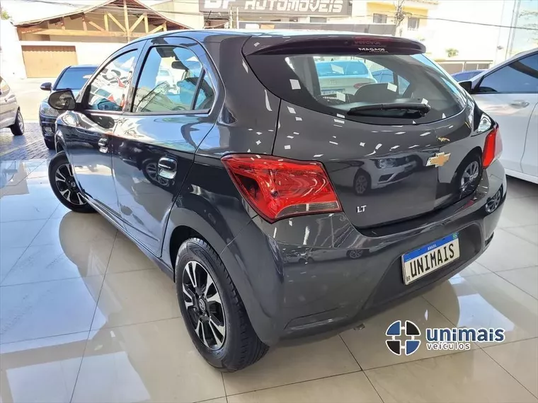 Chevrolet Onix Cinza 7