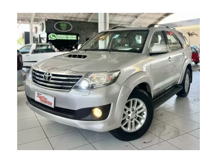 Toyota Hilux SW4 Prata 1