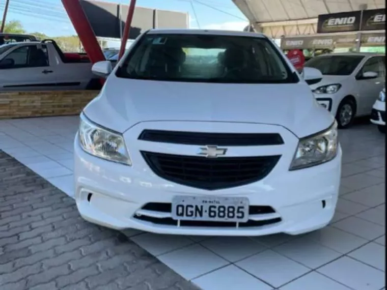 Chevrolet Onix Branco 4