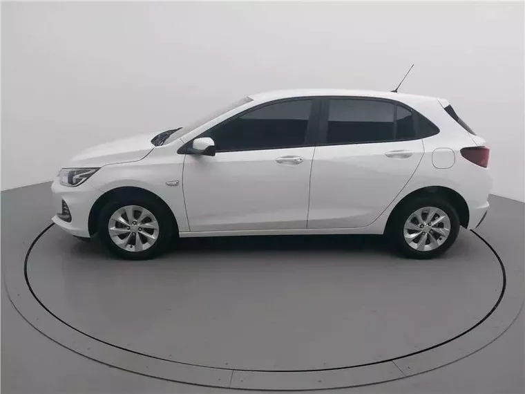 Chevrolet Onix Branco 17