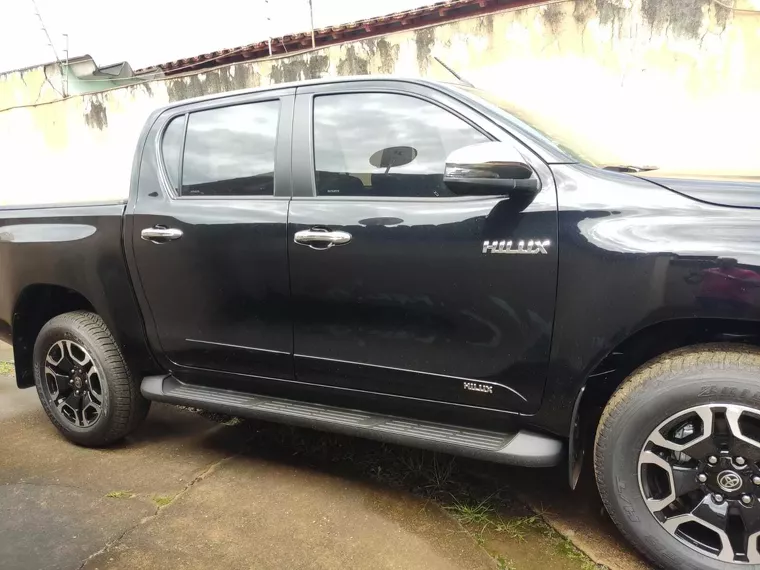 Toyota Hilux Preto 30