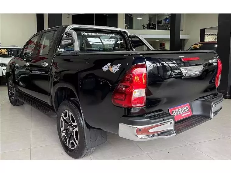 Toyota Hilux Preto 18