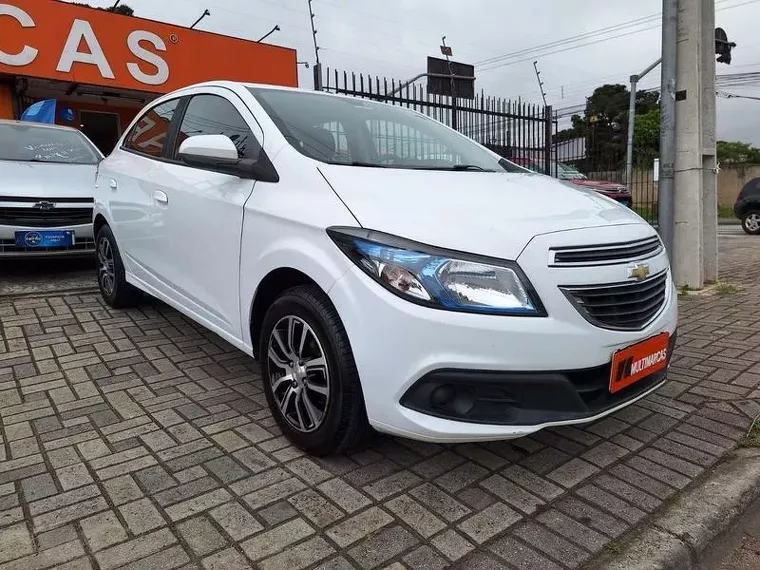 Chevrolet Onix Branco 1