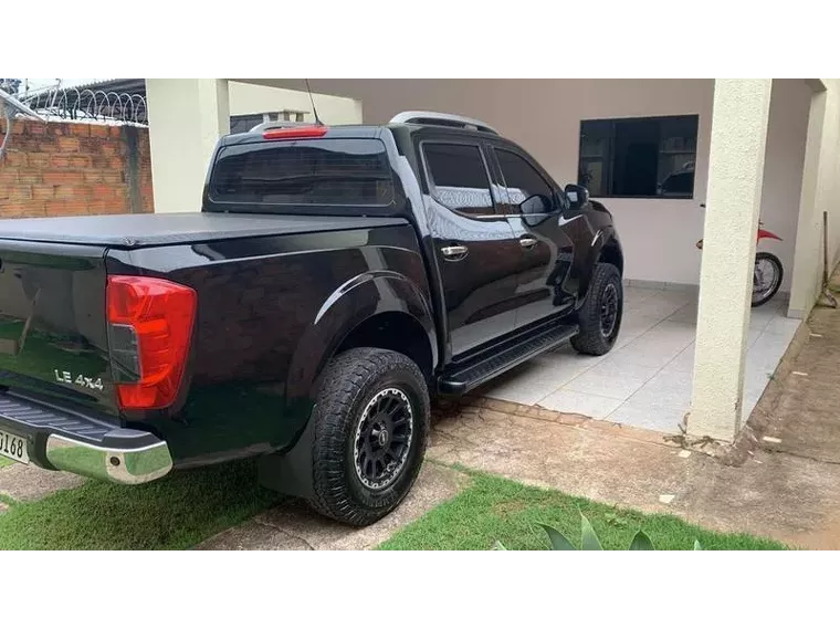 Nissan Frontier Preto 3