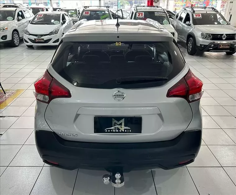 Nissan Kicks Prata 14