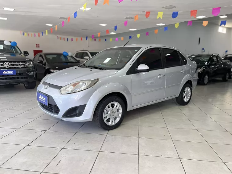 Ford Fiesta Prata 4