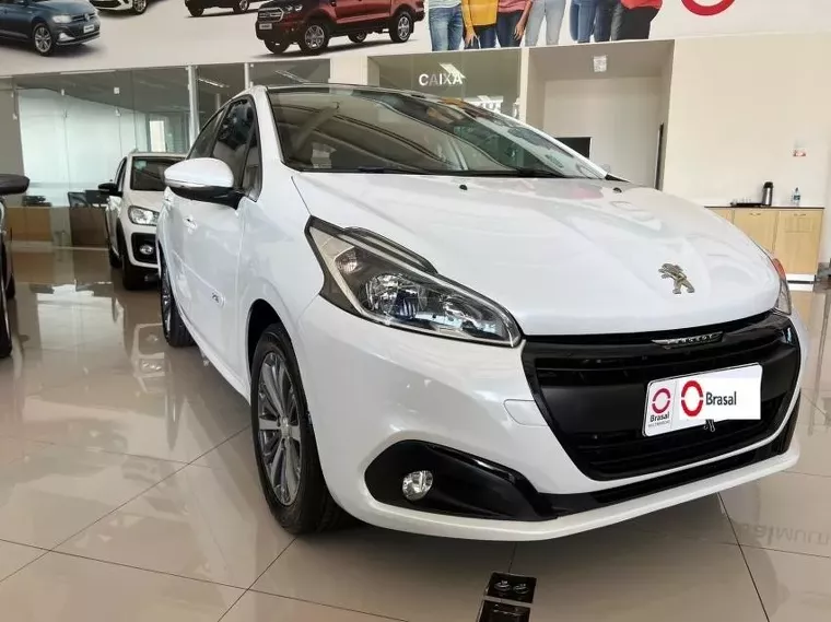 Peugeot 208 Branco 3