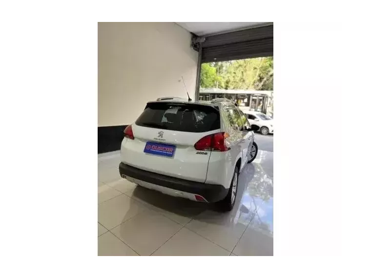 Peugeot 208 Branco 3