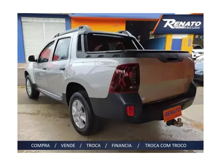 Renault Duster Oroch Prata 8