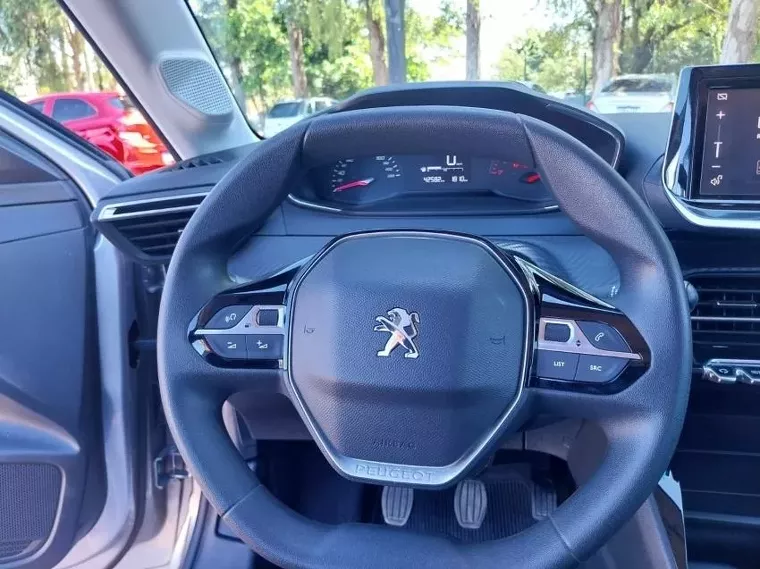 Peugeot 208 Prata 5