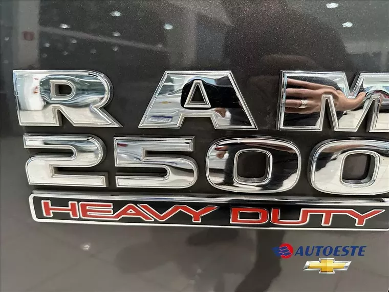 Dodge RAM Preto 7