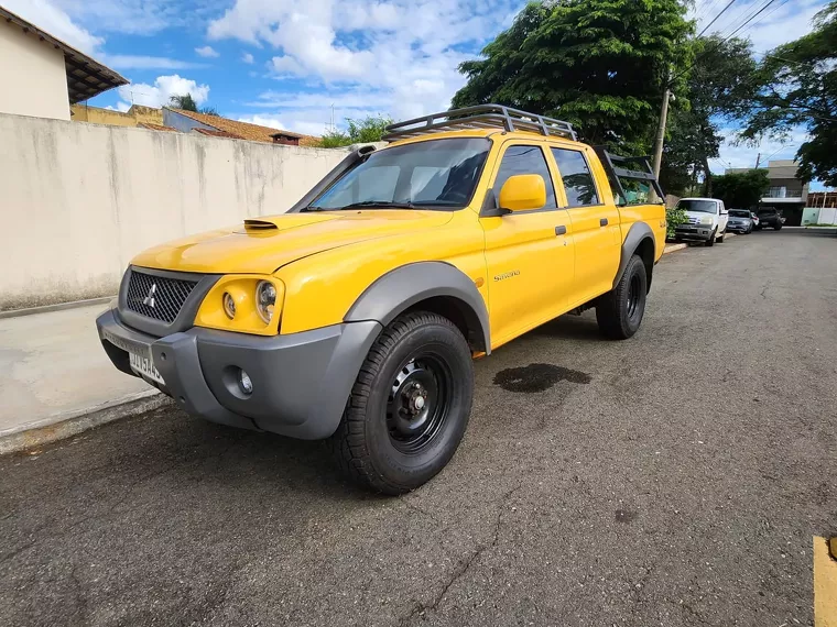 Mitsubishi L200 Savana Amarelo 5