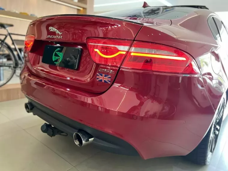 Jaguar XE Vermelho 9