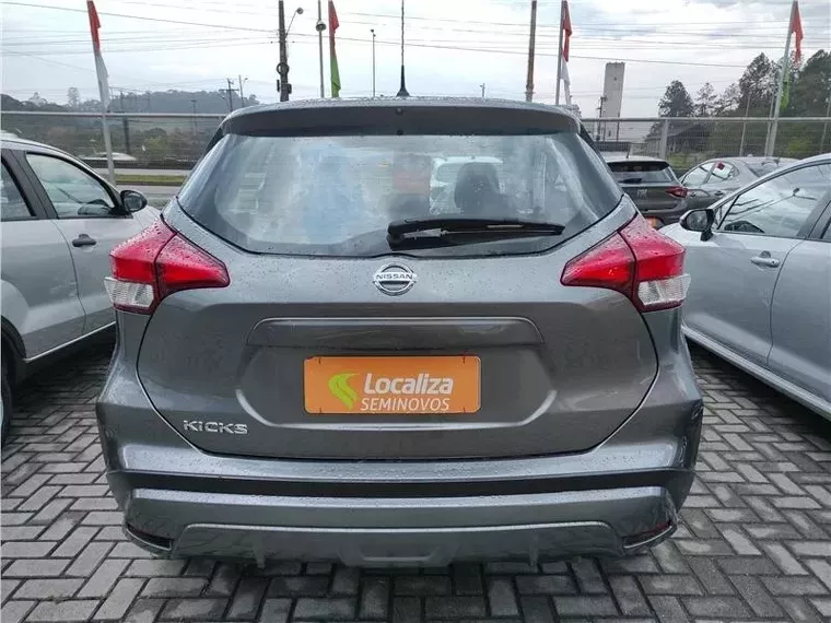 Nissan Kicks Cinza 3