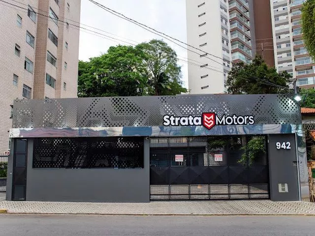 logo Strata Motors