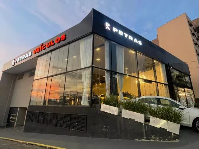 logo Petras Veículos