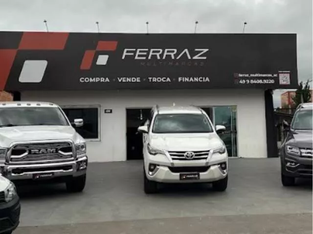 logo FERRAZ AUTOMOVEIS LIMITADA