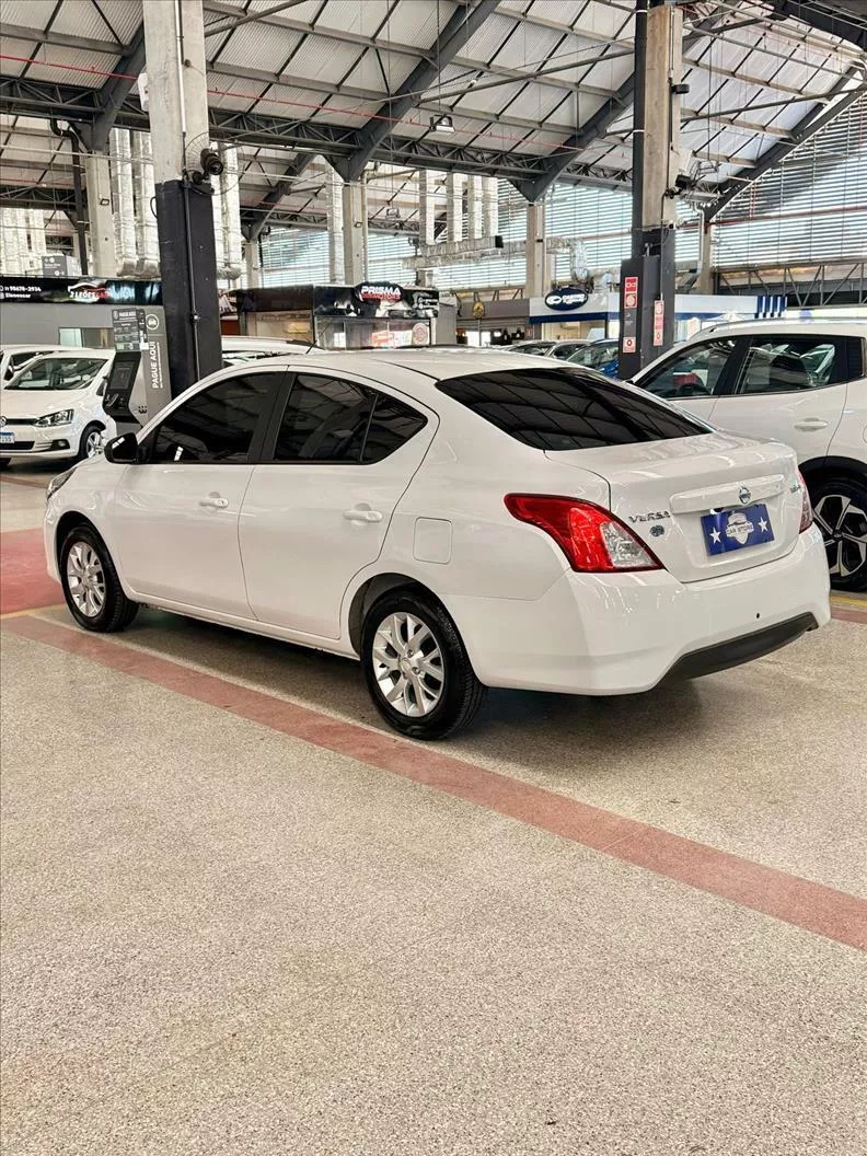 NISSAN VERSA