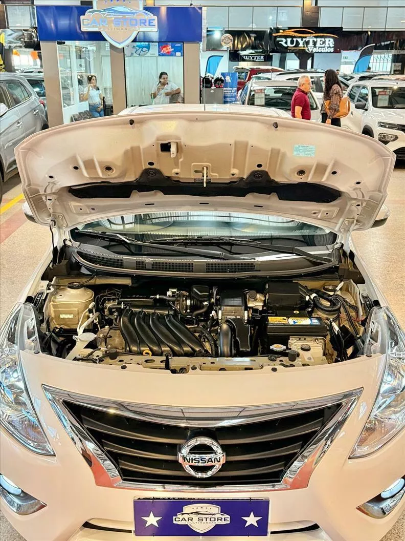 NISSAN VERSA